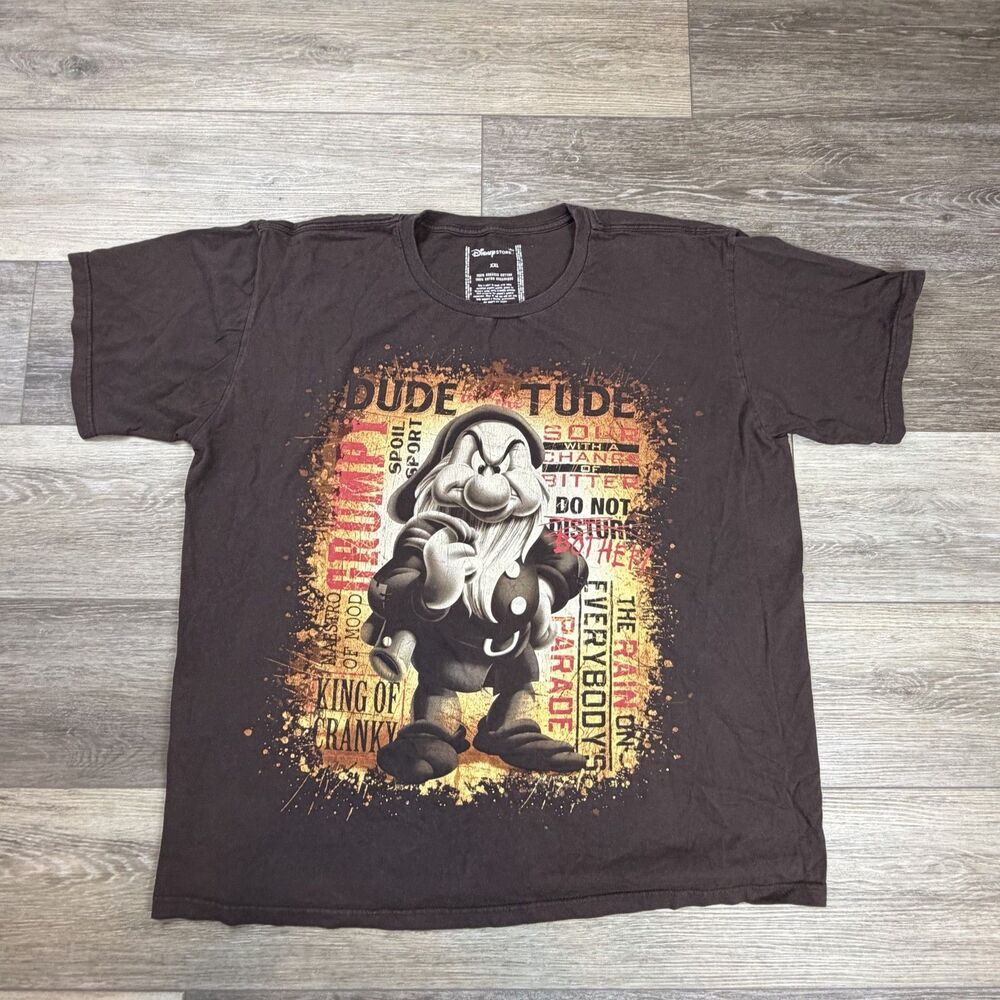 Disney Store Grumpy Shirt Mens 2XL Brown Graphic T-Shirt Tee Snow White Dwarfs